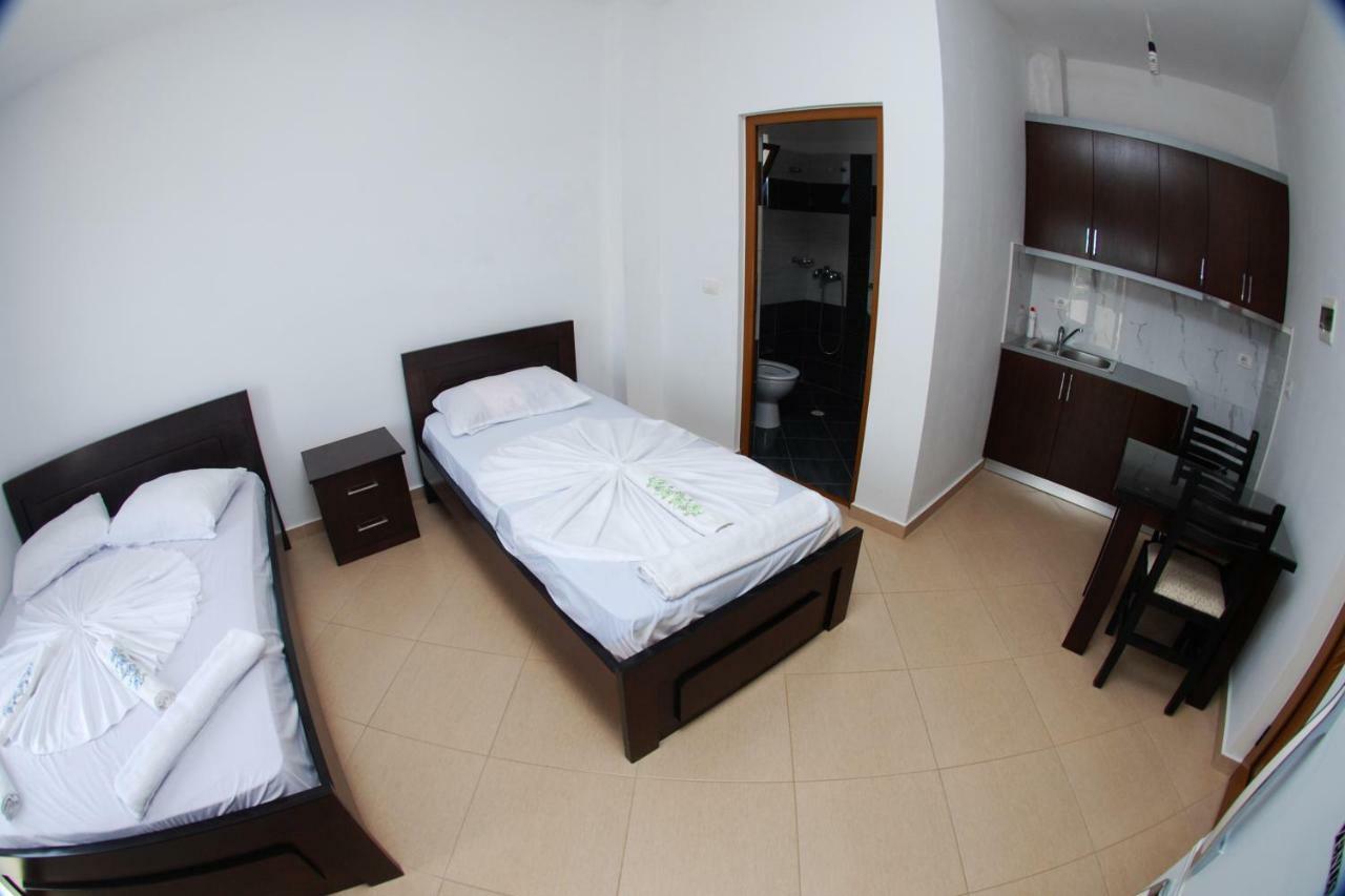 Vila Ronaldo Appartamento Ksamil Esterno foto