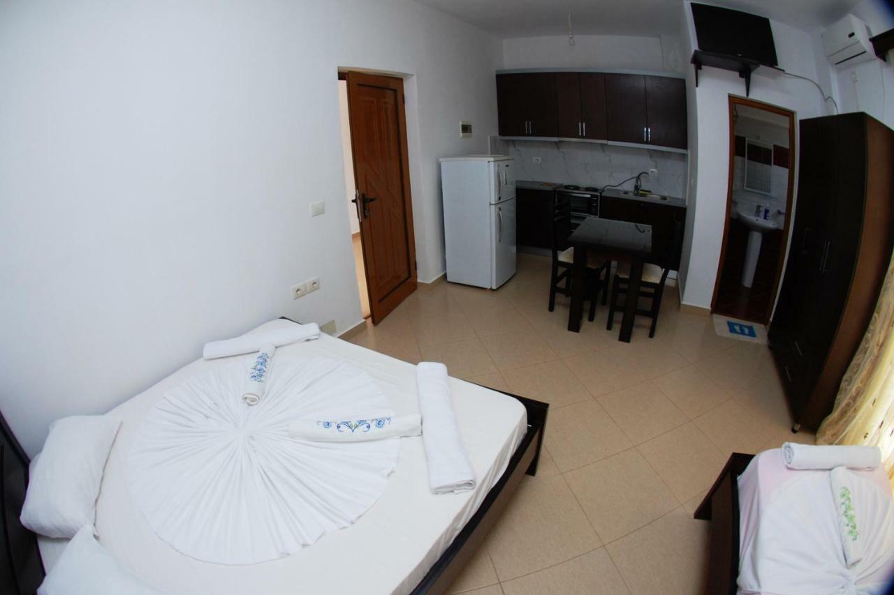 Vila Ronaldo Appartamento Ksamil Esterno foto