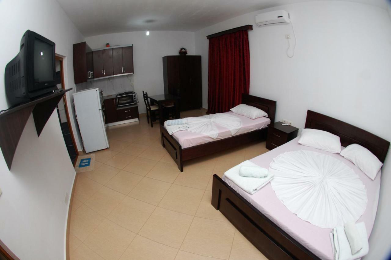 Vila Ronaldo Appartamento Ksamil Esterno foto