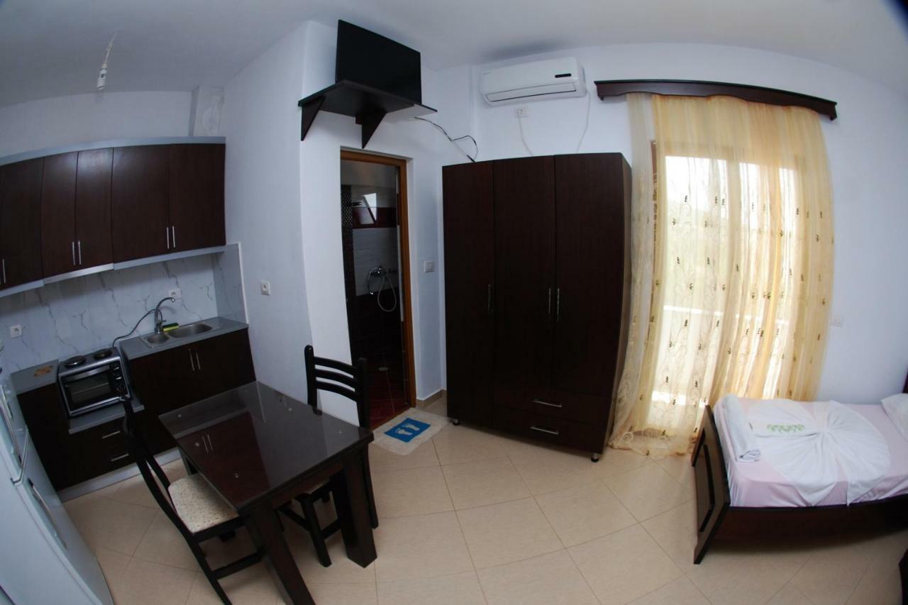 Vila Ronaldo Appartamento Ksamil Esterno foto
