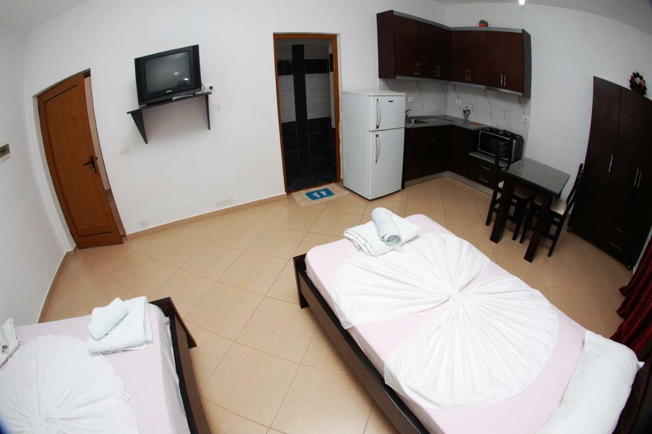 Vila Ronaldo Appartamento Ksamil Esterno foto